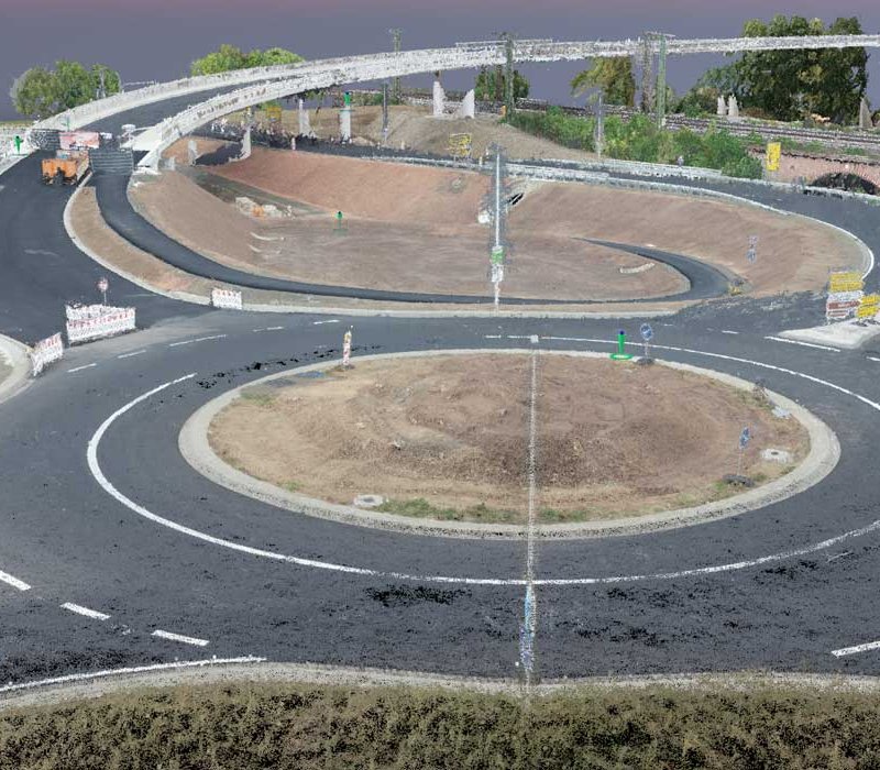 Bild eines Kreisverkehrs mit Brücke im Hintergrund als Punktwolke