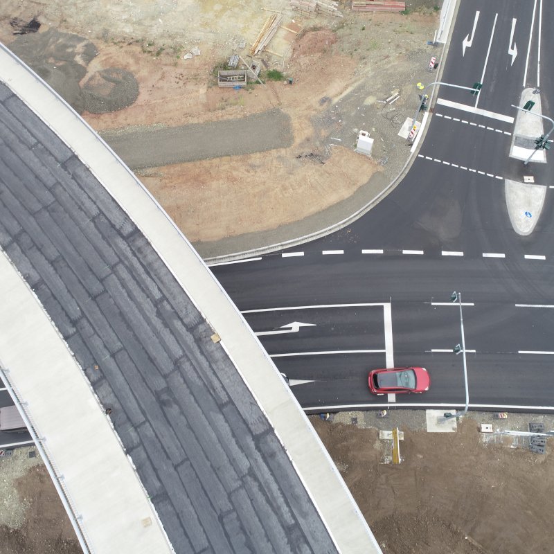 Luftbild des Verkehrsknotens in Gemuenden mit Bruecke und Einmuendung