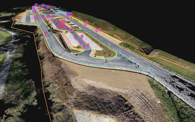 Der aktuelle Bestand nach den Baumaßnahmen am P&R Platz in Heigenbrücken als 3D Modell Punktwolke mit CAD-Ebenen